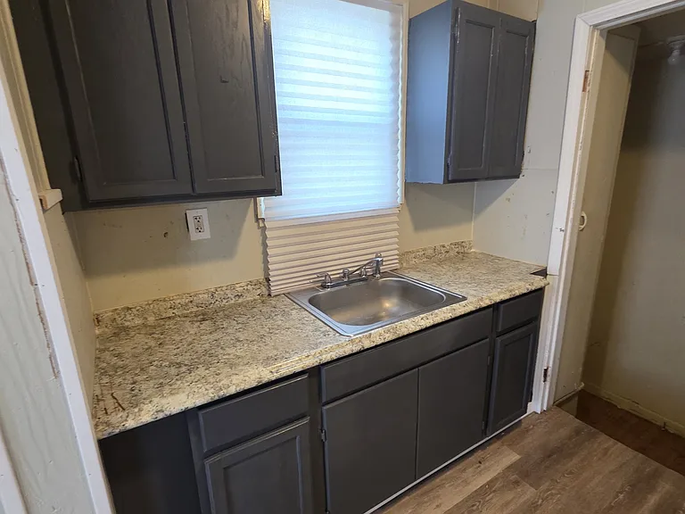 8461 Plainview Ave — Photo 13