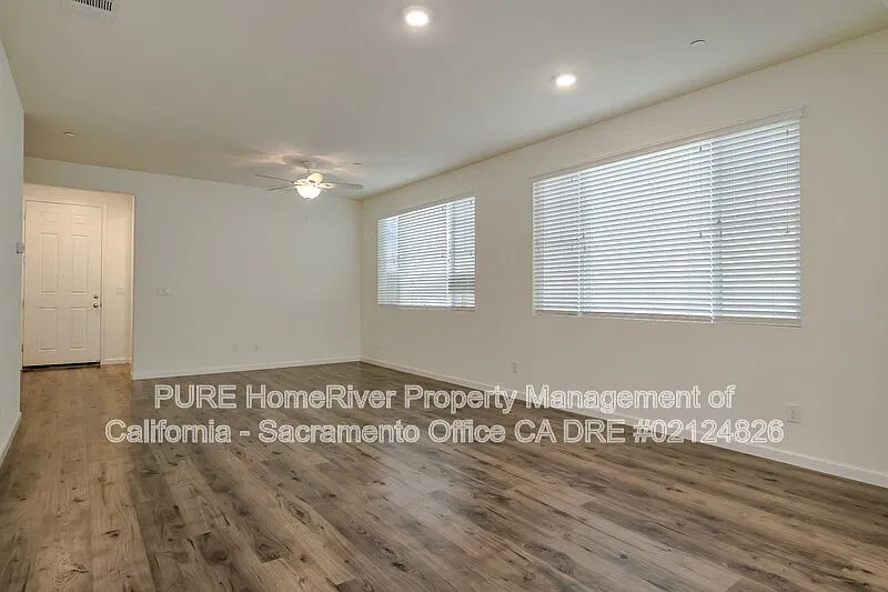 3 bed, 2.5 bath, 1822 sqft, $2,795 — Photo 2