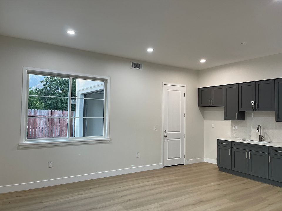 1st image of 637 Michigan Blvd