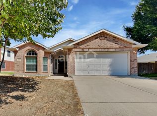 728 Raven Dr, Saginaw, TX 76131