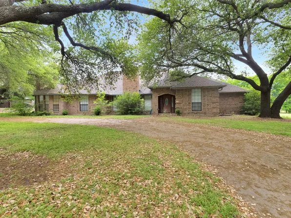 1020 Crystal Ln, Crowley, TX 76036