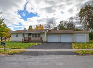 26 Cayuga Rd, Canandaigua, NY 14424