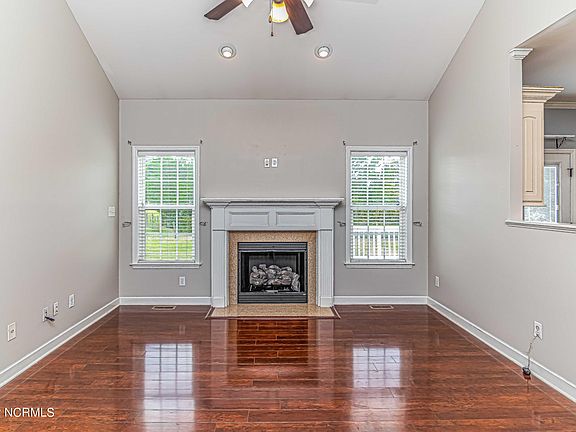 3rd image of 102 Amandas Way
