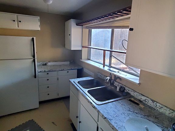 Downstairs Kitchenette