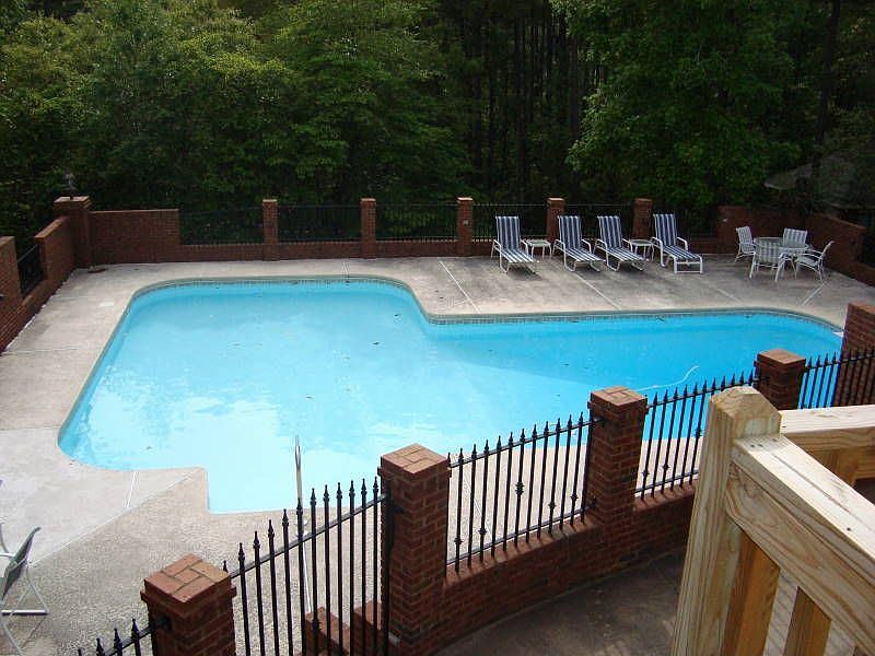 1st image of 204 Westbury Ct