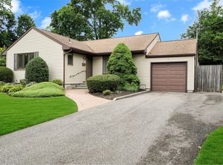 9 Vidoni Pl, Huntington, NY 11743