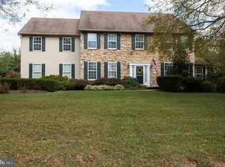 116 Meadowgreen Dr, Royersford, PA 19468