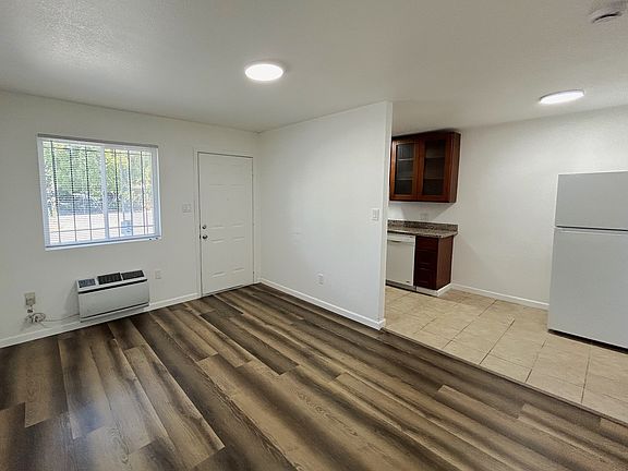 3rd image of 600 Las Palmas Ave #10