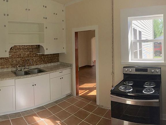 DOWNSTAIRS UNIT KITCHEN