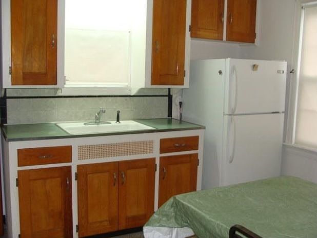 2nd image of 1532 Maple St