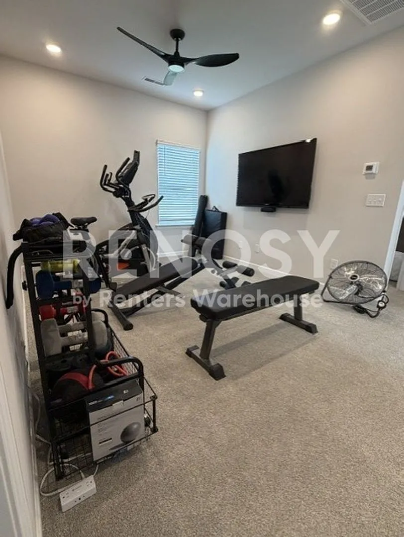 The fully furnished 3 Bedroom 3 bath home is just what you need! — Photo 4