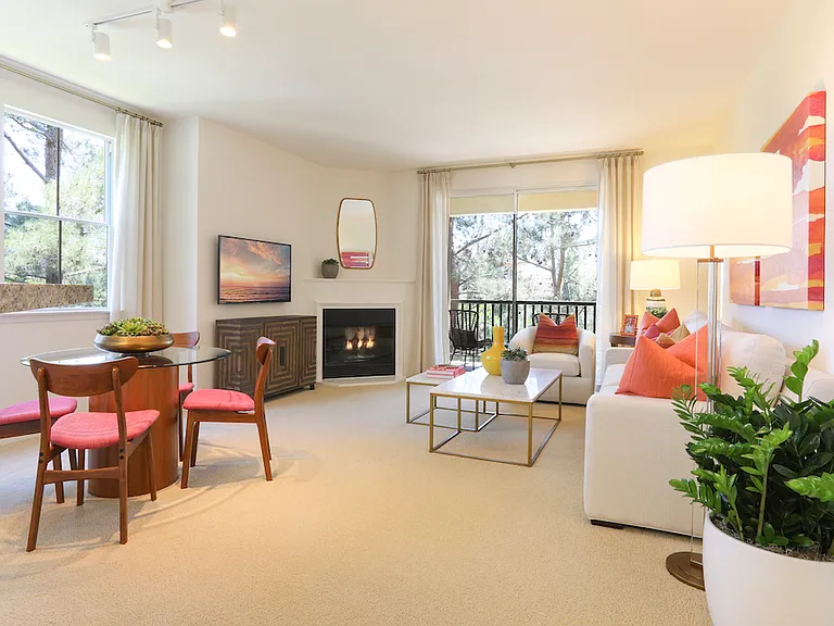 Newport Bluffs Apartment Village — Photo 3