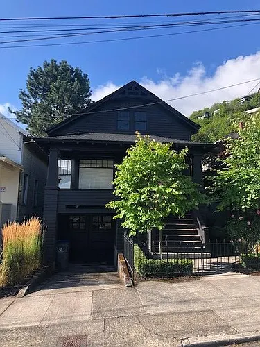 638 SW Grant St Photo 1