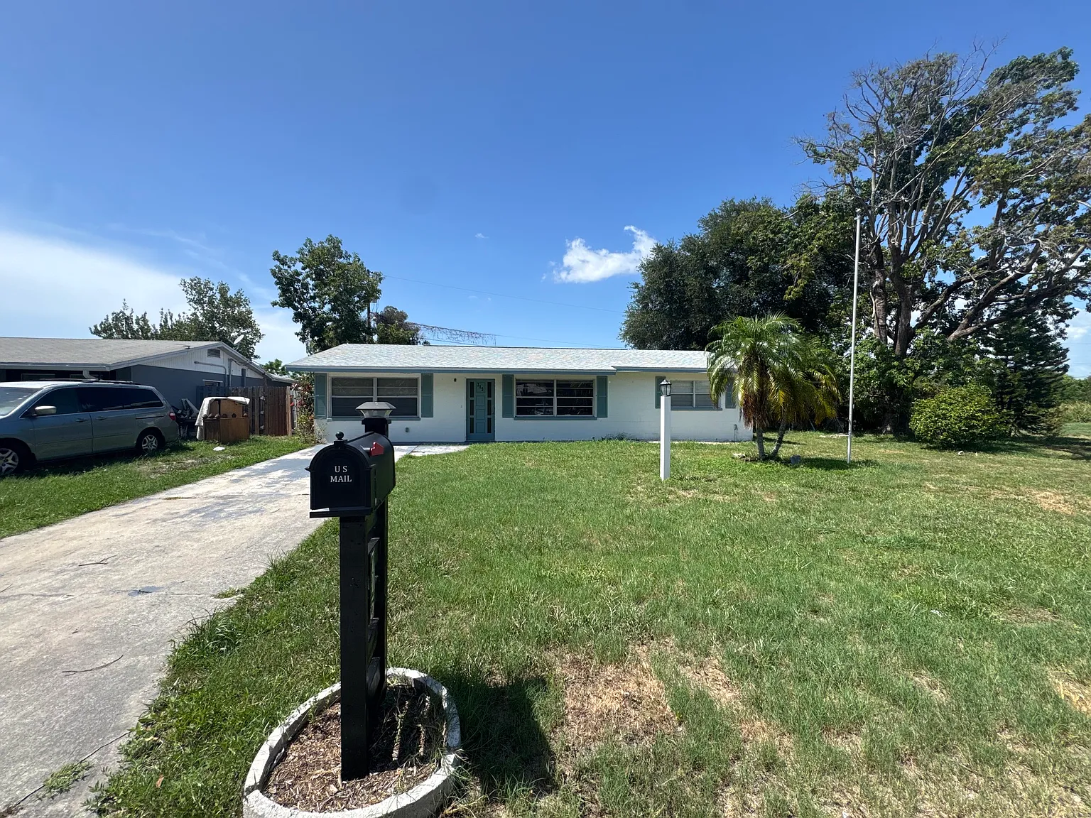 715 53rd Avenue Dr W — Photo 1