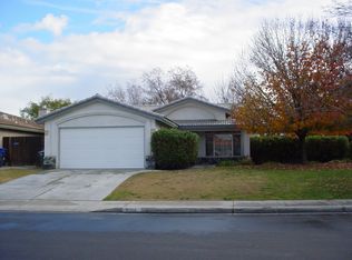 6104 Summer Springs Dr, Bakersfield, CA 93313