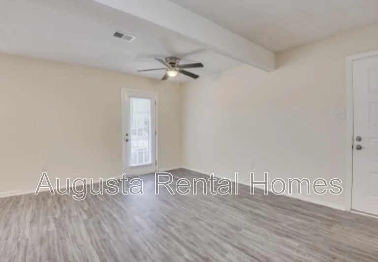 2575 1/2 Tobacco Rd #A — Photo 2