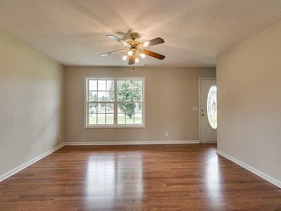 5th image of 211 Lorien Cir