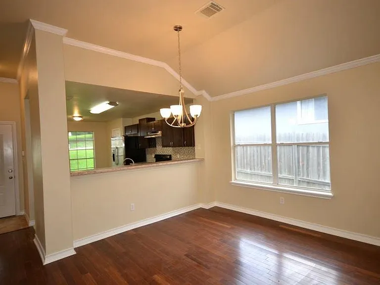 5315 Hickory Dr — Photo 3