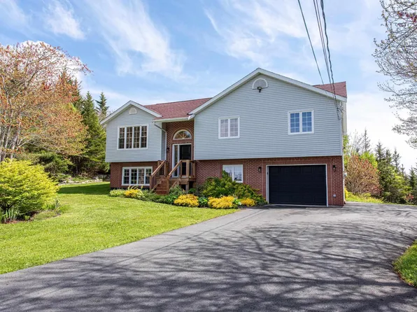 163 Bayview Dr, Halifax, NS B3T 1Z1