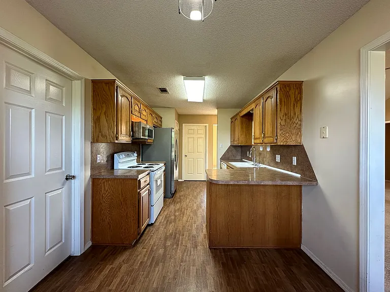 2713 S 87th Dr — Photo 9