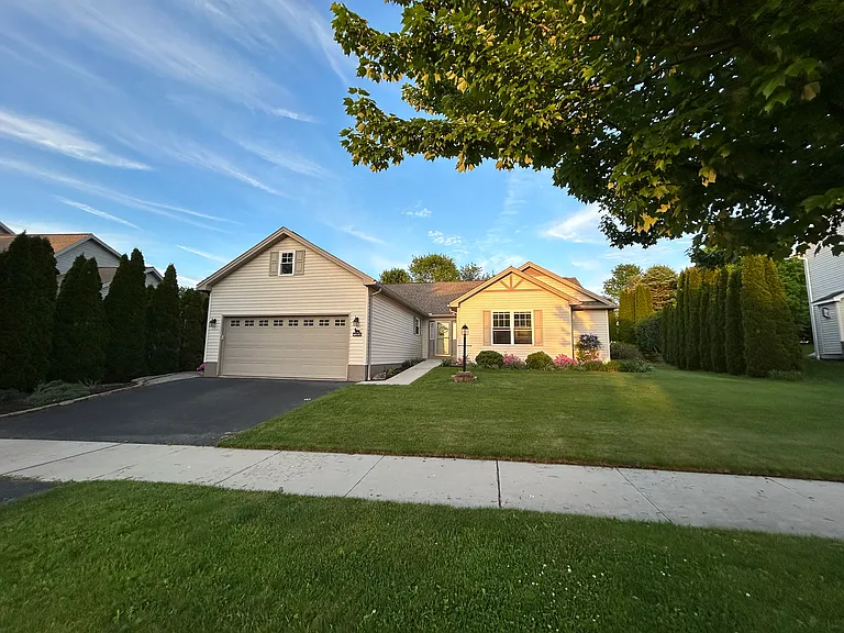1864 Autumnwood Dr — Photo 1