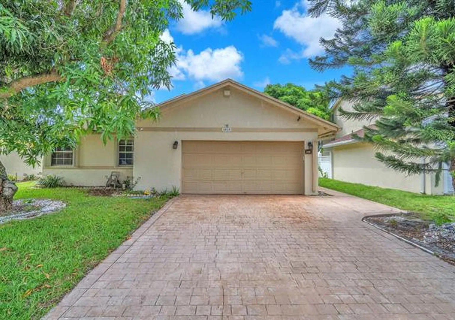 1020 SW 99th Ave # 1020, Pembroke Pines, FL 33025 — Photo 2