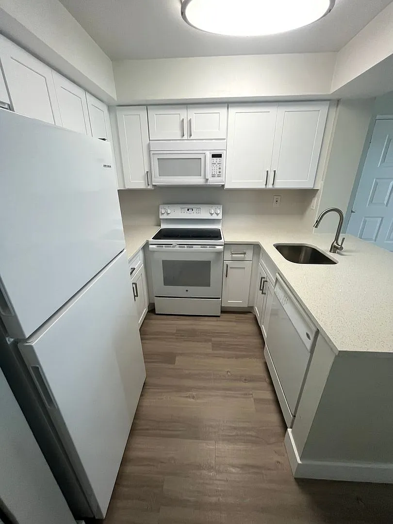 Building Photo - 752 Executive Center Dr #24-11-24