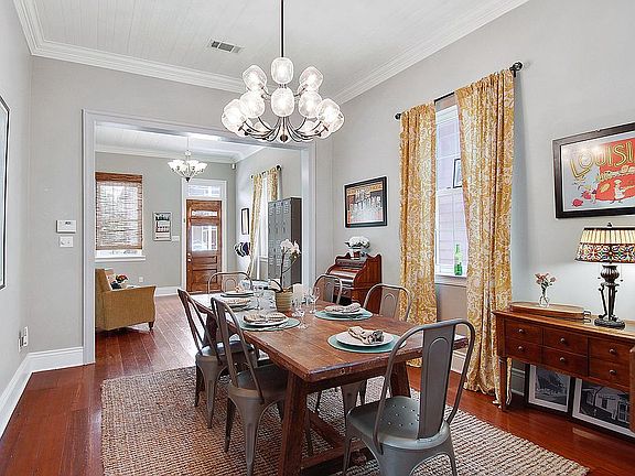 Dining Room Seats 8+.