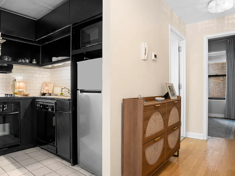 56 Pine St #9A — Photo 4