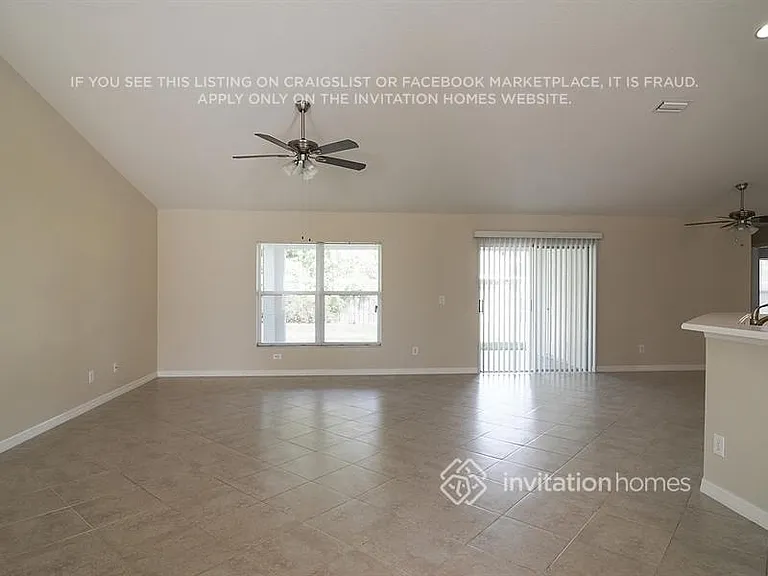 261 NE Granduer Ave — Photo 7