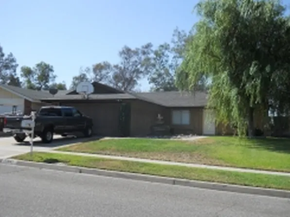 17041 Fairfax St, Fontana, CA 92336