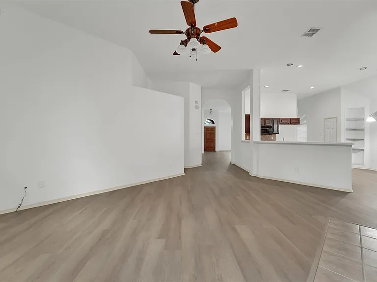 5106 Petersburg Dr — Photo 5