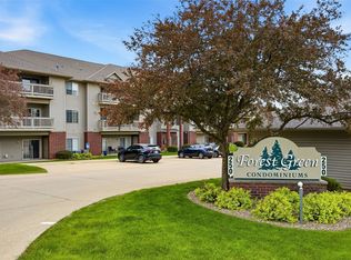 250 Cimarron Dr UNIT 202, Hiawatha, IA 52233