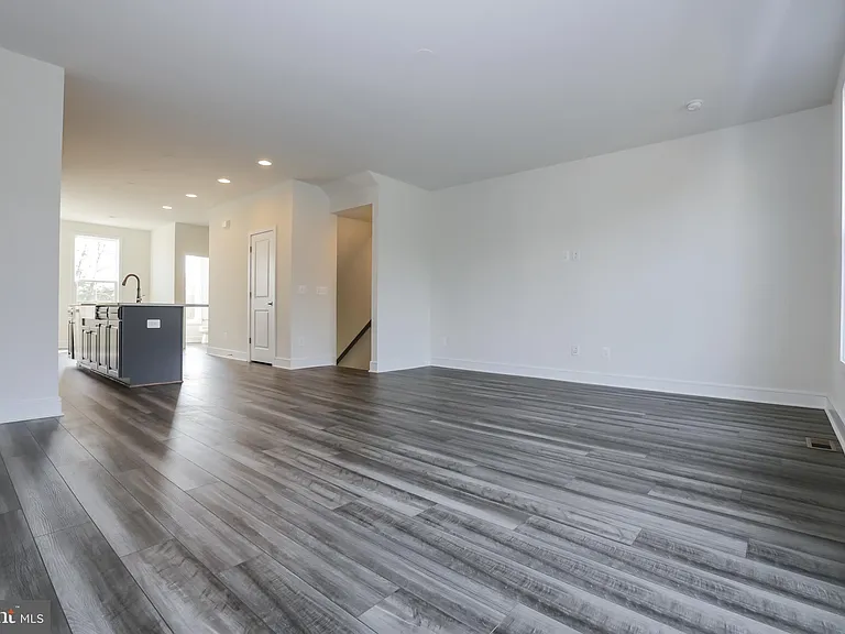 6722 Upland Manor Dr — Photo 14