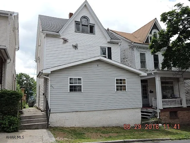 227 Willow Ave photo 1