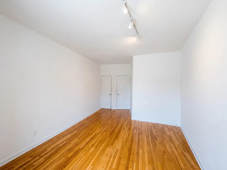 305 Ocean Ave #B5 — Photo 6