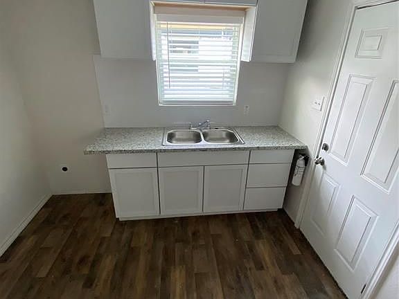 2nd image of 3805 Wipprecht St #7