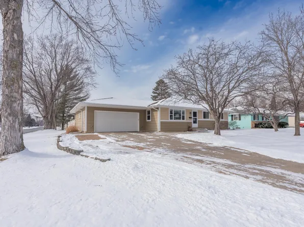 1198 Madison St S, Shakopee, MN 55379