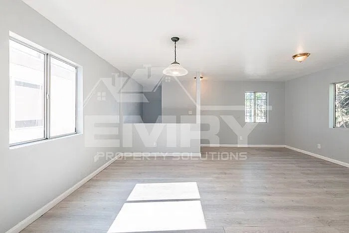 3 bed, 2.0 bath, 1250 sqft, $2,899 — Photo 2