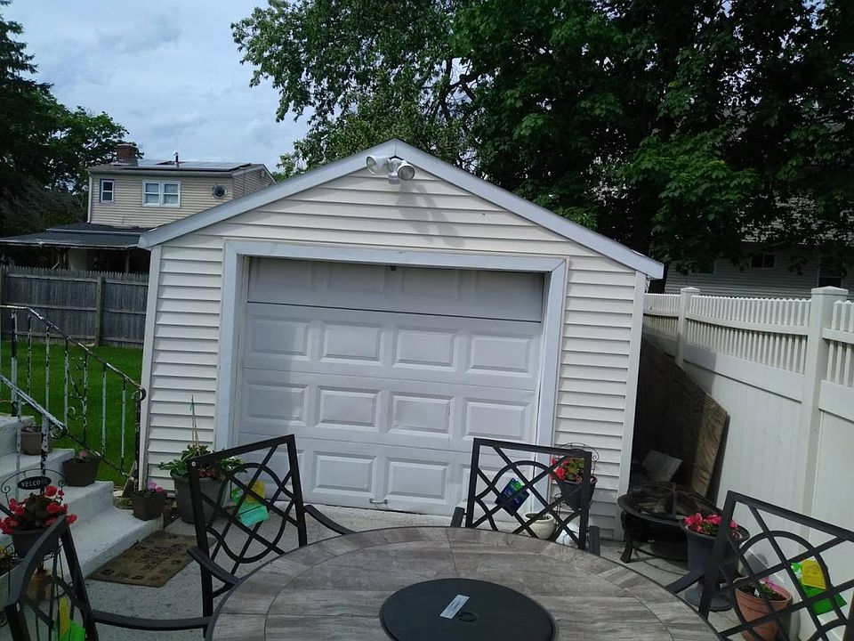 2nd image of 145 43rd St