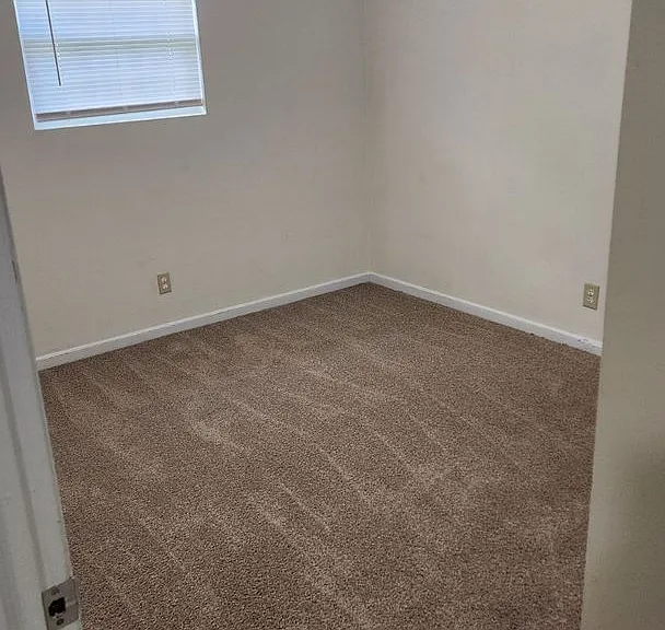 518 Aiken St — Photo 9