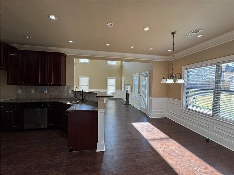 352 Plymstock Dr — Photo 5