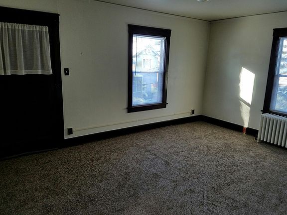 2nd image of 28 Oaklawn Ave APT 3