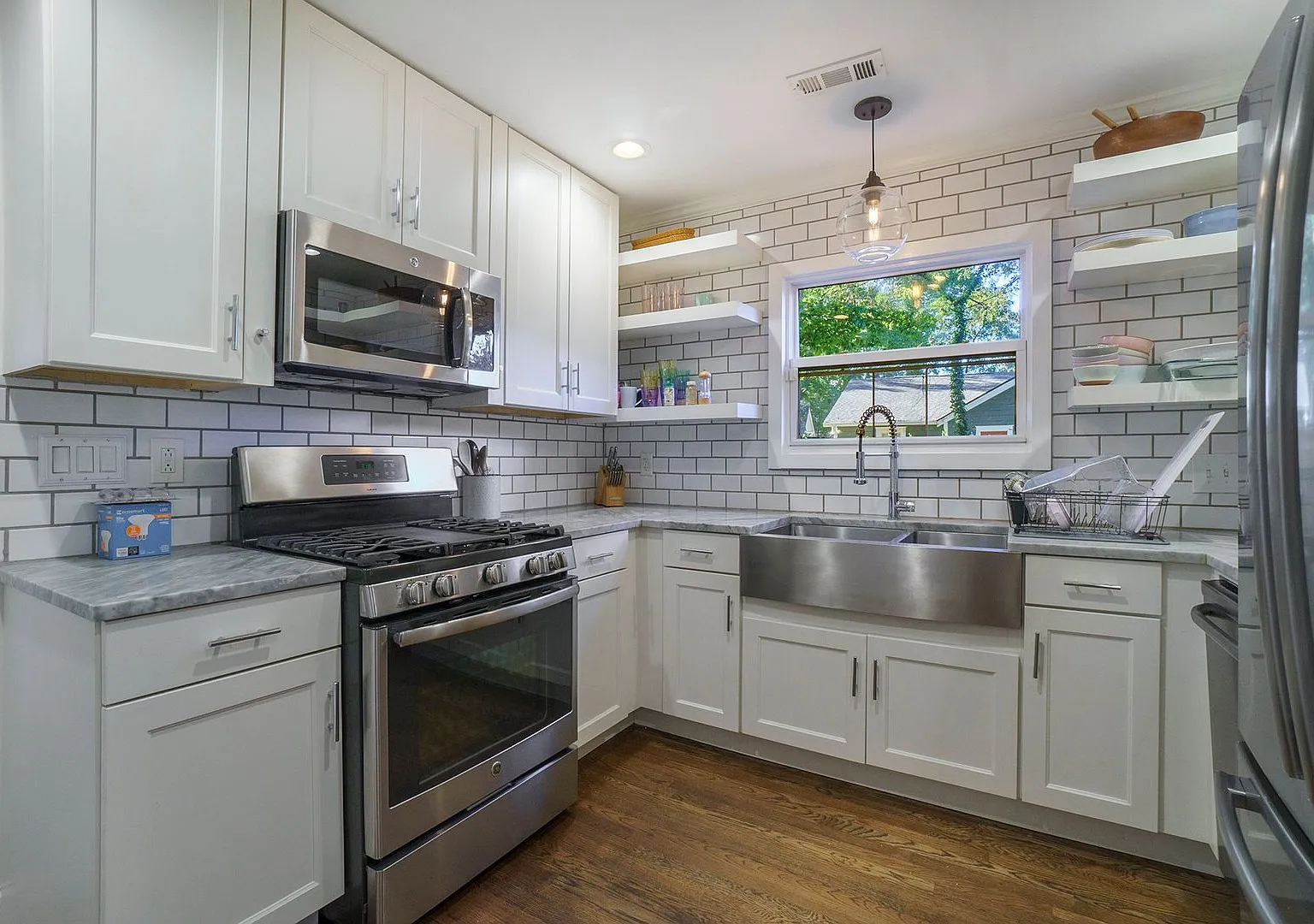 39 Lakeview Drive NE, Atlanta GA 30317 — Photo 3