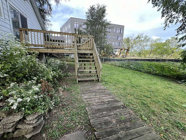 131 N Fair Oaks Ave — Photo 9