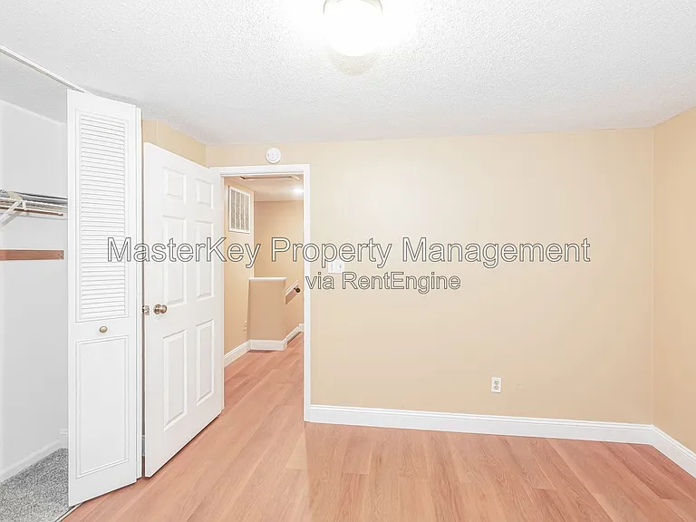 104 Castle Bay Ct — Photo 19