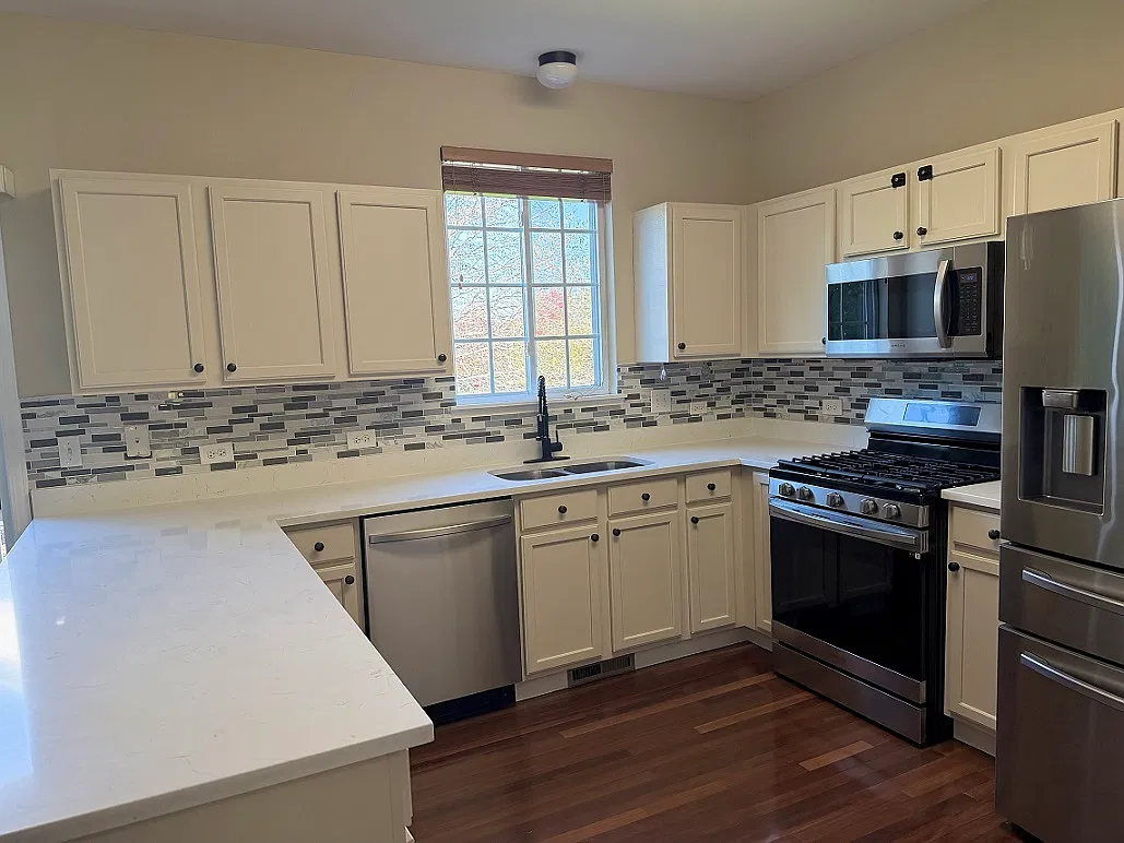 3 bed, 2.5 bath, 1713 sqft, $2,500 — Photo 4