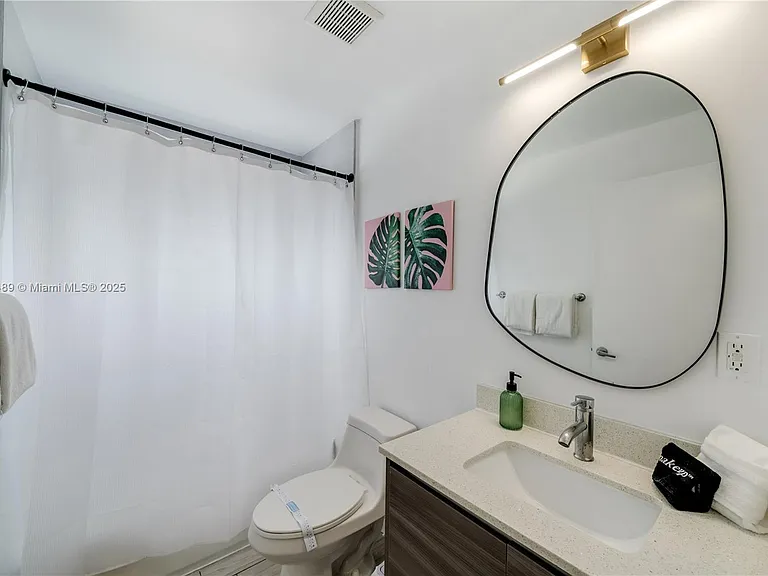 481 NE 29th St #601 — Photo 18