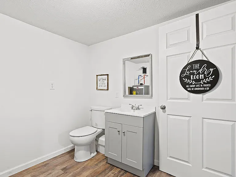 200 S Robbins Ct — Photo 5