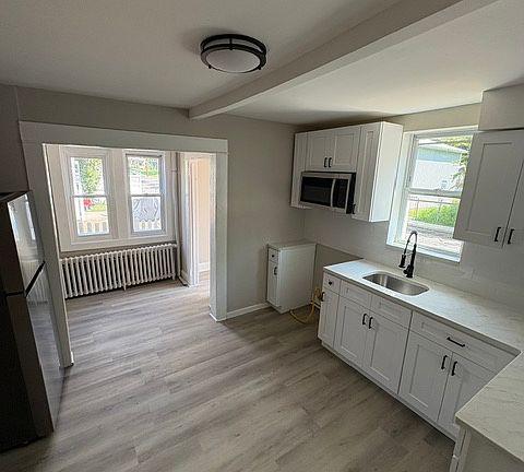 3rd image of 139 Broad St APT 3